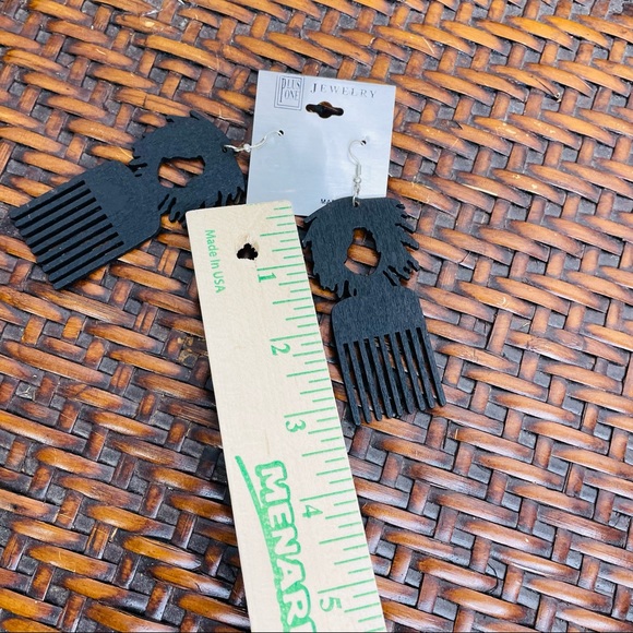 NEW Wood Afrocentric Dread Pick Earrings - Picture 3 of 3